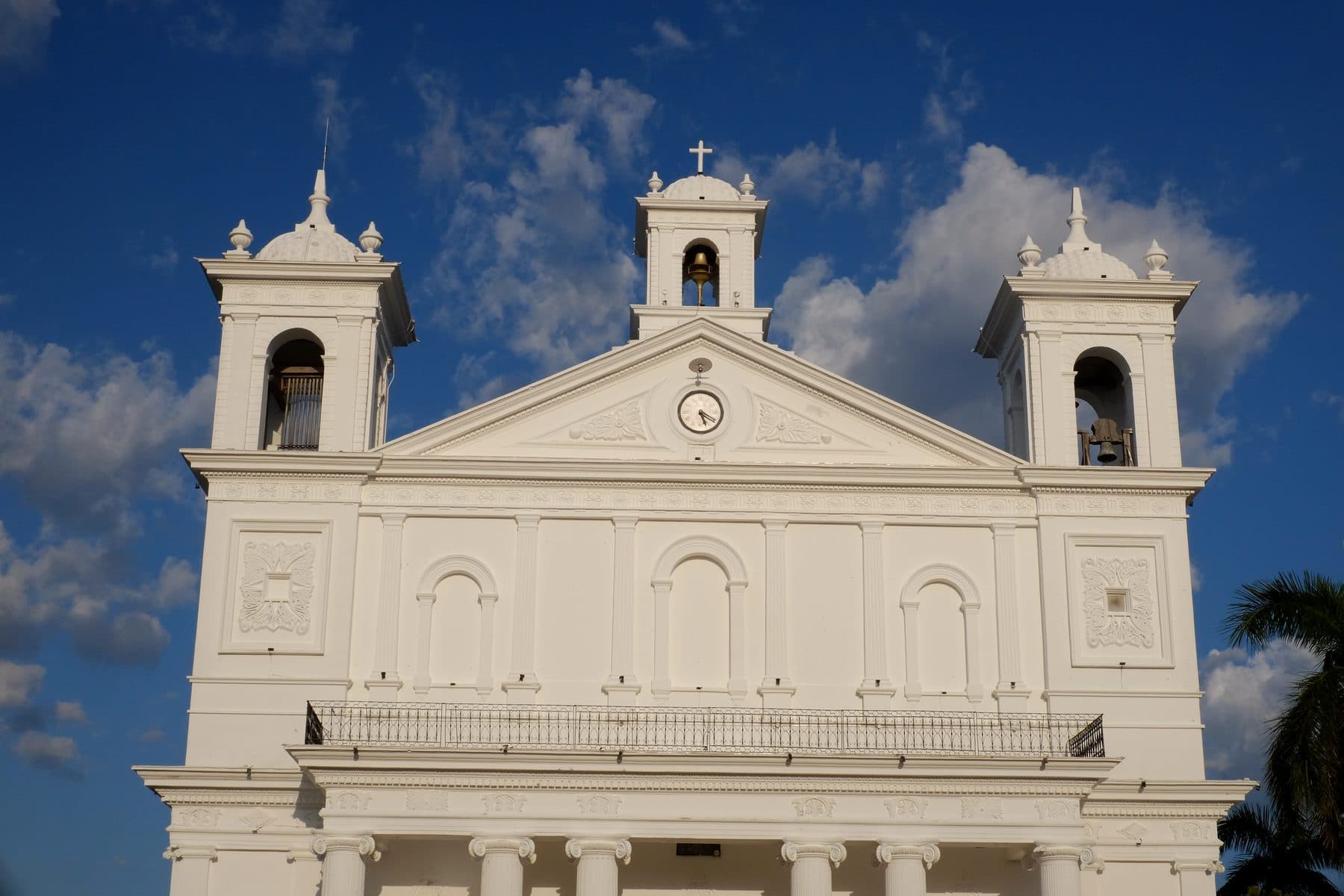 Santa Lucía church in the historic centre of Suchitoto