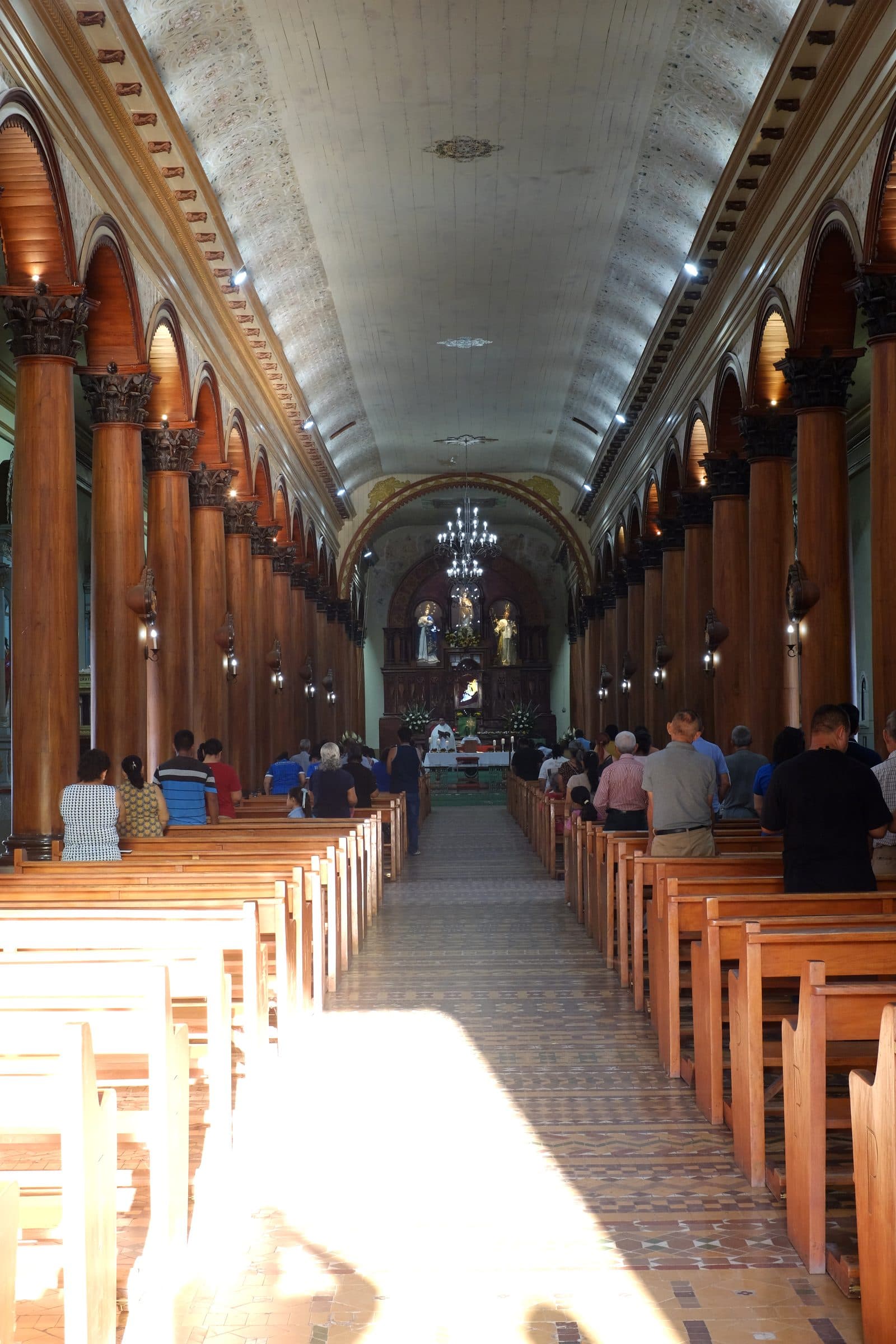 Interior nave of the Santa Lucía church